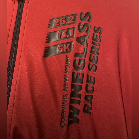 Black/red ombré hooded jacket from the Wineglass race series size M - Picture 4 of 4